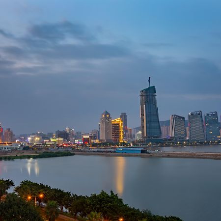 Crowne Plaza Macau By Ihg Hotel Kültér fotó Nanhai skyline