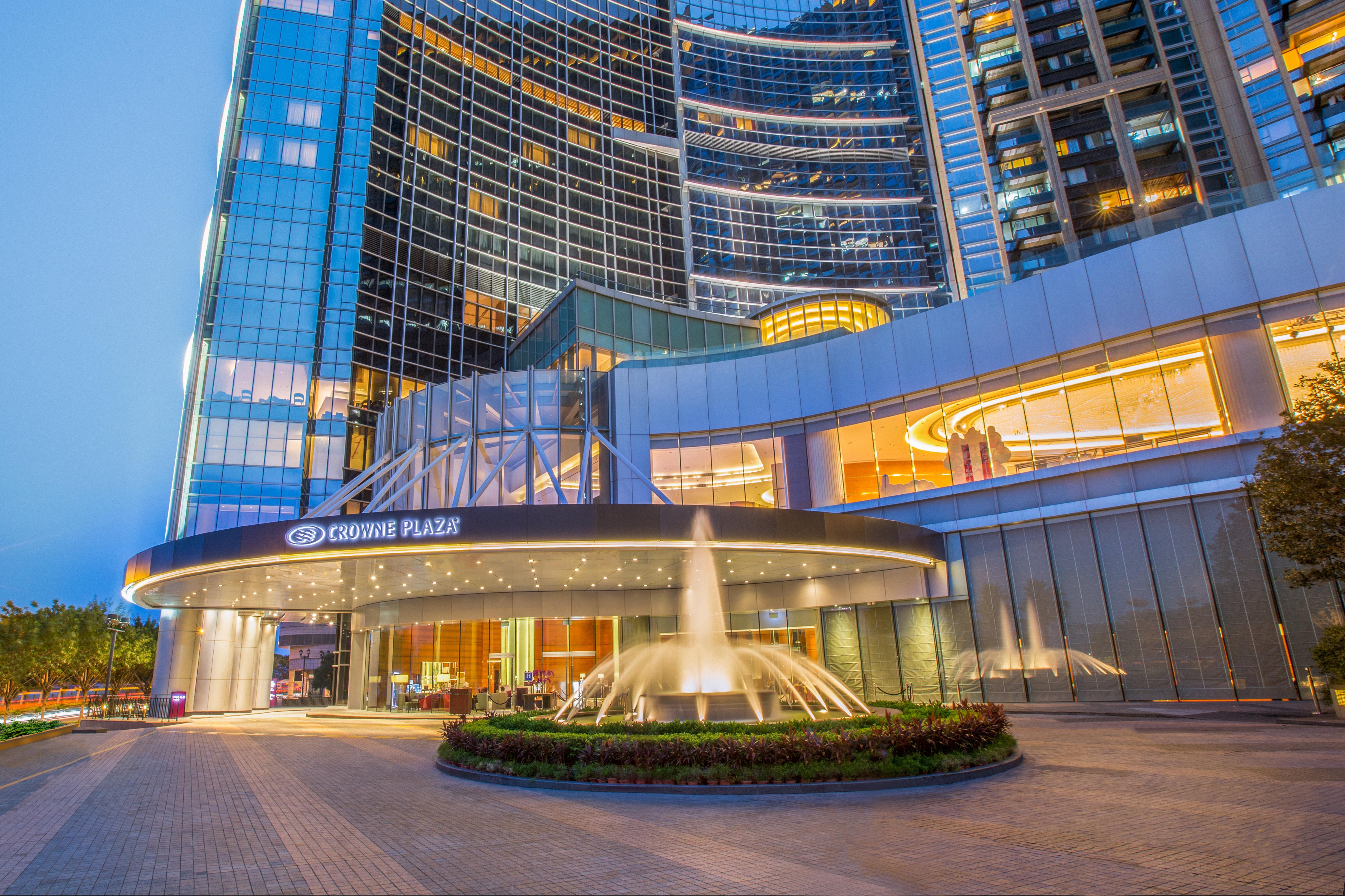 Crowne Plaza Macau By Ihg Hotel Kültér fotó The entrance of the hotel