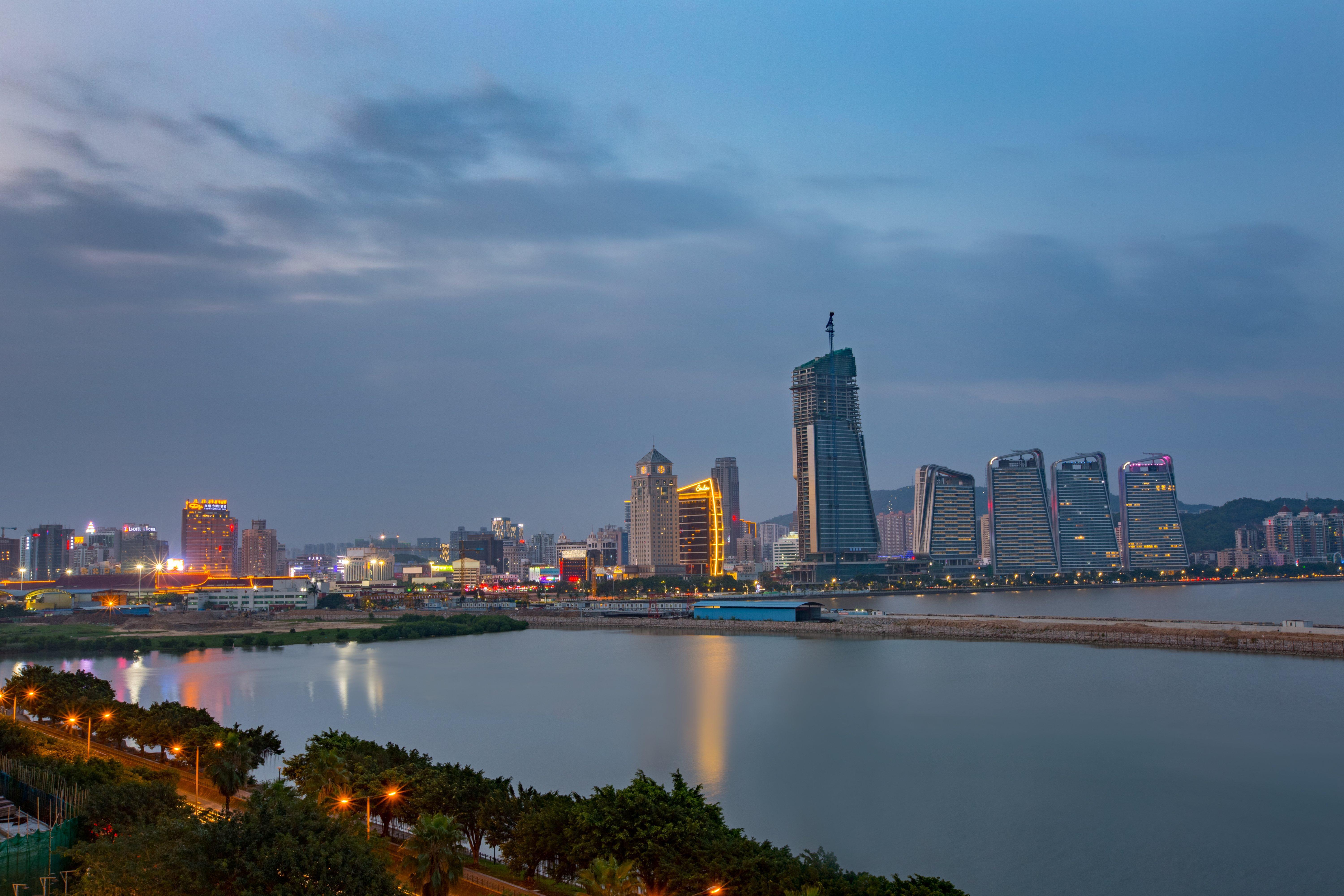 Crowne Plaza Macau By Ihg Hotel Kültér fotó Nanhai skyline